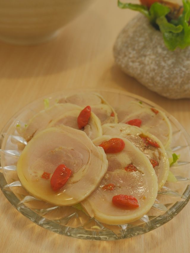 零澱粉質的龍蝦蒟蒻麵，牛腱和醉雞卷都出色 
