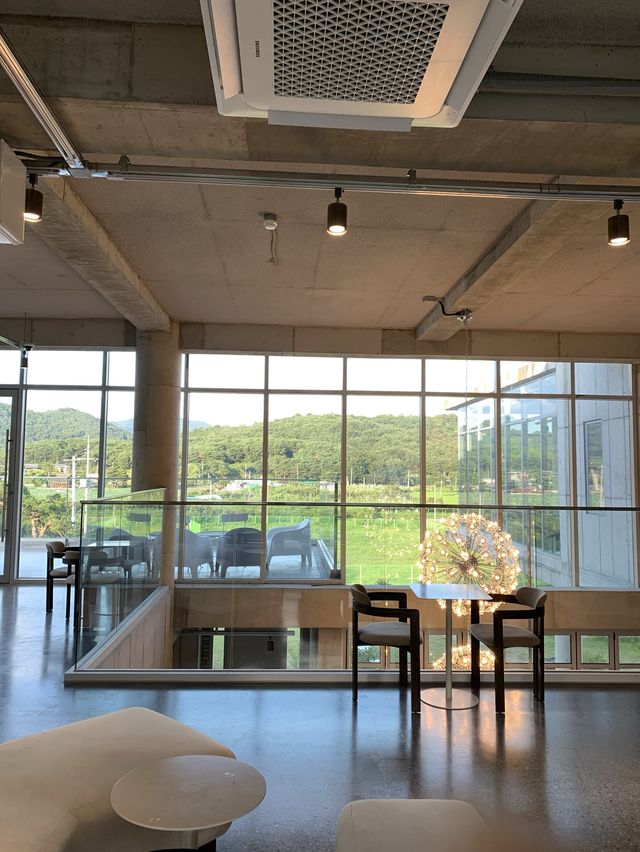 탁트인 자연정원이 있는 카페, 덕남