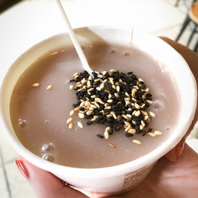 冷冷的天氣，來一杯暖胃的熱芋泥吧！