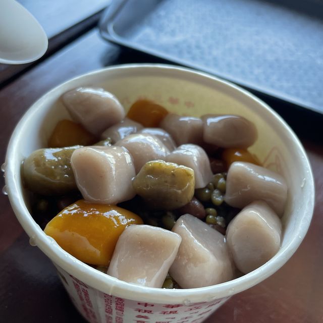 觀光客最愛！九份阿柑姨芋圓配海景！愜意旅遊享受自然美景！