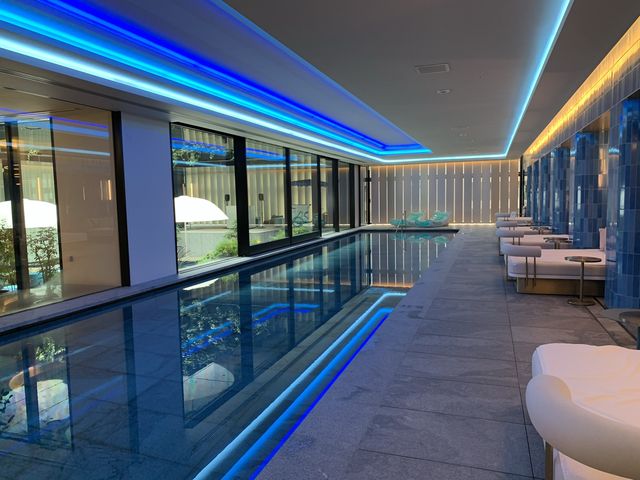 大阪　ラグジュアリーホテル　W大阪のWET(屋内プール)で遊び尽くせ！