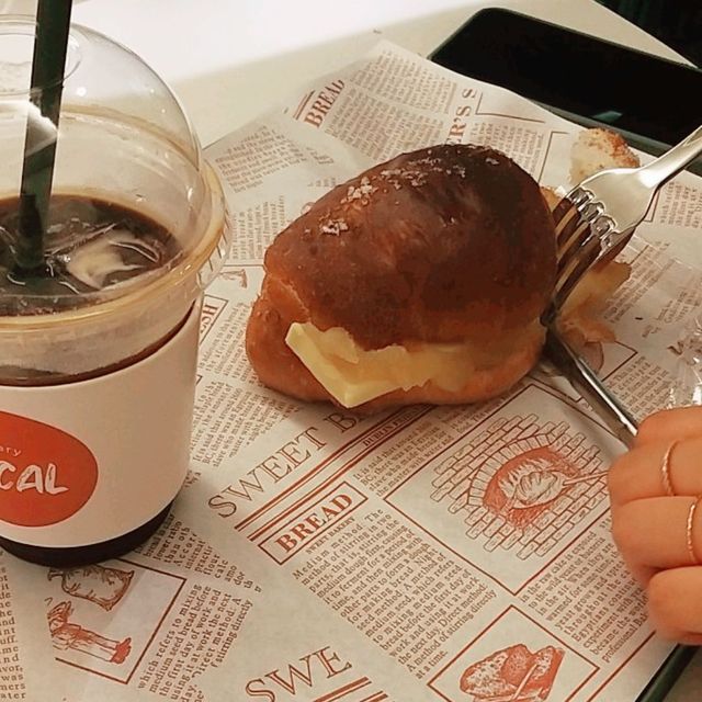 강남역에서 어떤 카페를 가야하나 고민된다면?루프탑과 빵 맛집인 'local'