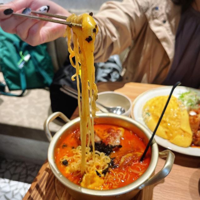 🇰🇷 動感蛋包飯加黑炸醬炸雞創意十足韓食
