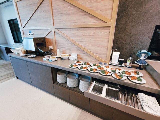 โรงแรมหรูติดถนนใหญ่ "Blue Rabbit Hotel"