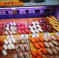海豚天堂🐬人氣熱點@海鮮屋台街🎏 新鮮生魚片握壽司🍣