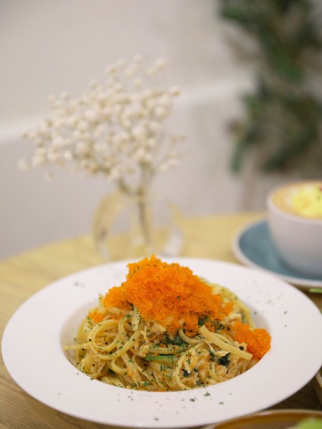 灣仔探店丨法式柔奶油黃咖啡店• Lattercafe