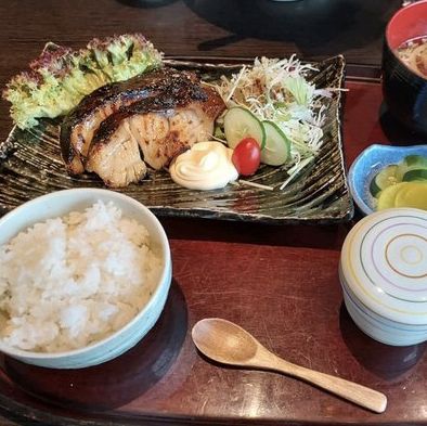 定食配烏東麵豉湯及海膽燉蛋