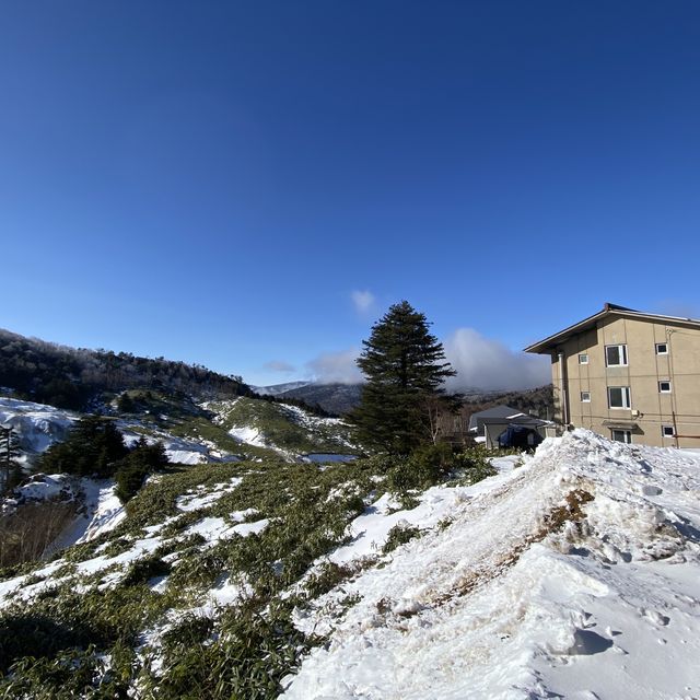 雪景色の万座温泉・空吹