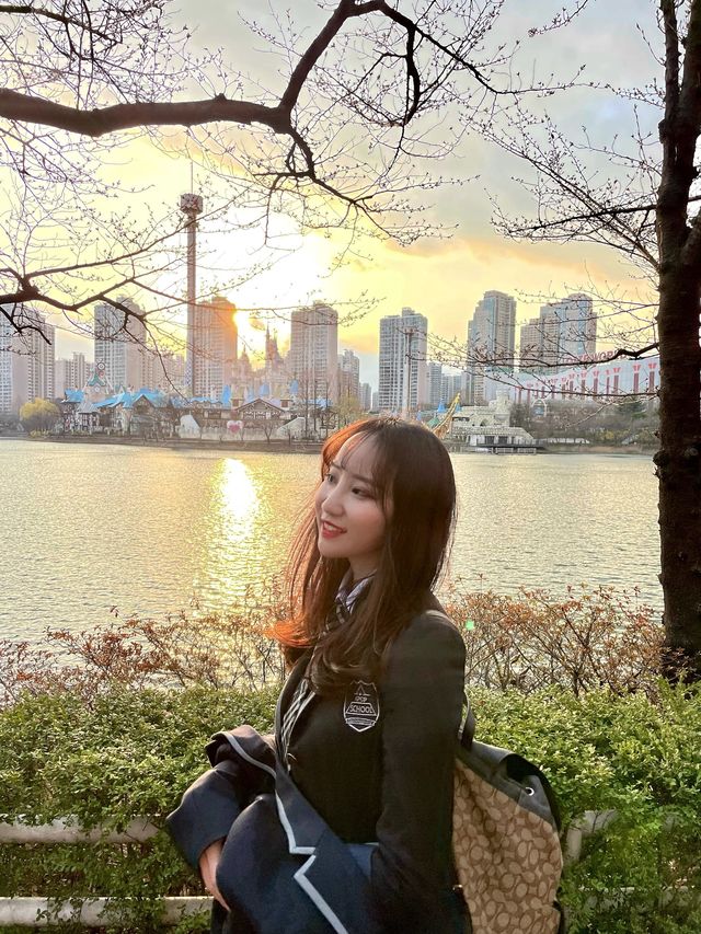 석촌호수에서 바라보는 환상적인 롯데월드 노을✨