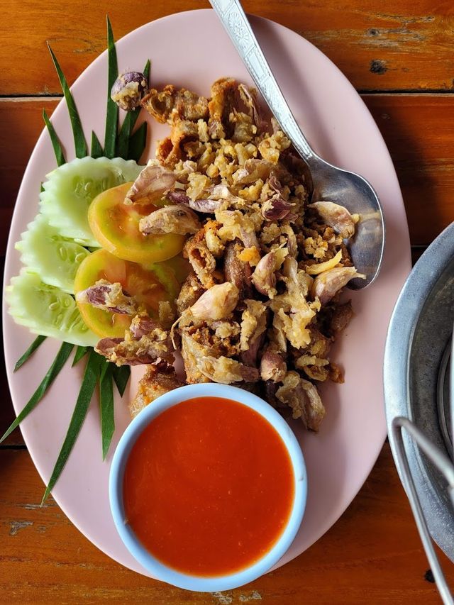 ร้านอาหาร  บ้านริมน้ำ  นครชุม