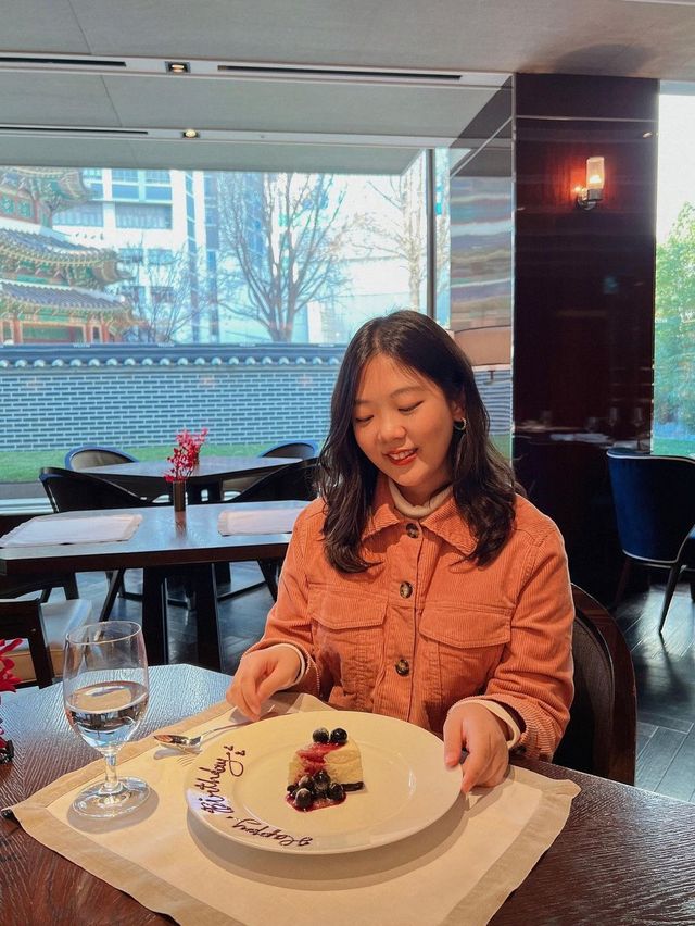뷰 좋은 호텔 레스토랑에서 즐기는 생일 런치🎂
