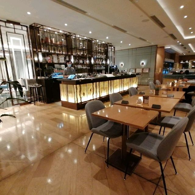 半山看香港曰夜景的餐廳