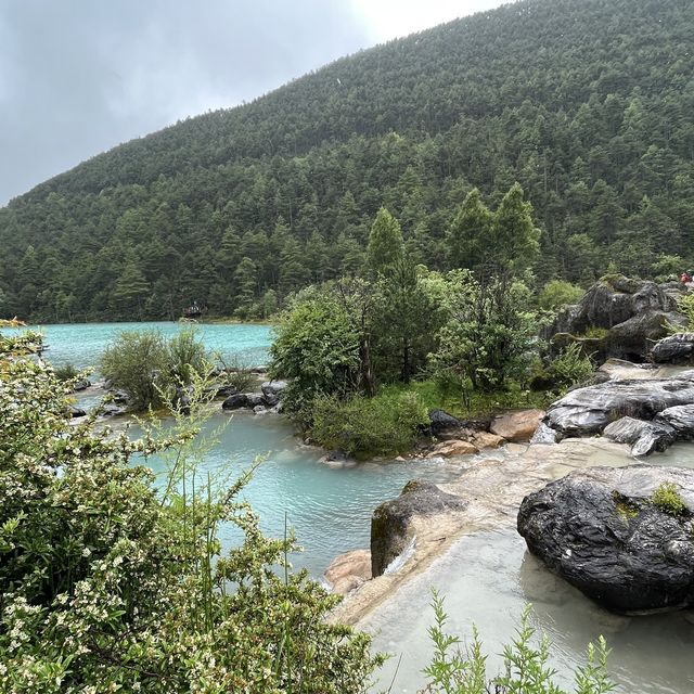 Luscious Turquoise Lake in Lijiang 