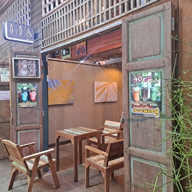ตลาดเก่าริมน้ำหัวตะเข้