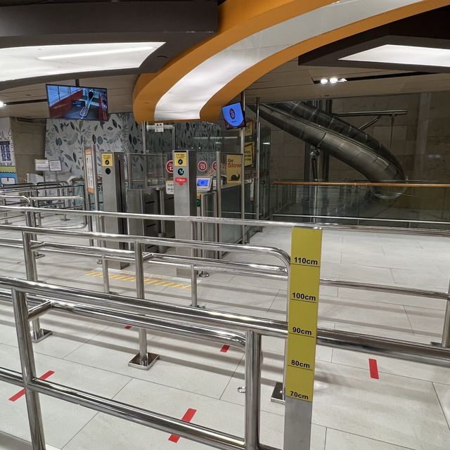 ✈️ Changi Airport tallest slide 
