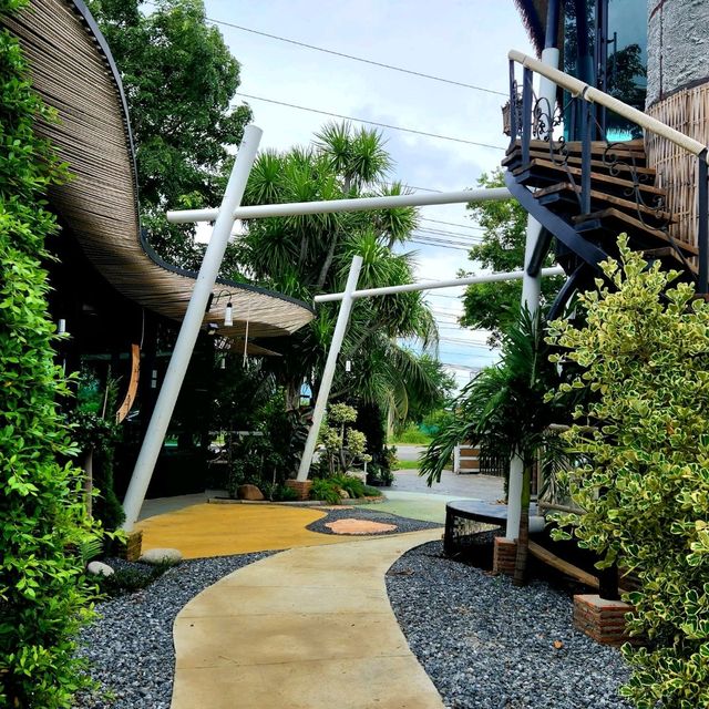 คาเฟ่ บาหลี 81 Cafe ลพบุรี
