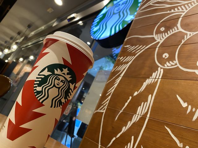 ホリデーシーズン突入。『キャナルシティ博多』スターバックスのクリスマス。