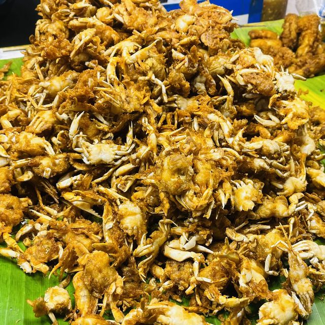 수요일엔 큰 야시장으로 변신 “Kad Farang Village” 수요일엔 큰 야시장으로 변신 “Kad Farang Village”