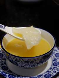 金黃雞湯火鍋，必吃鹹蛋黃響玲 