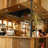 Laan-Tim’s Cafe’&Gallery

