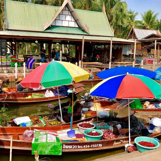 FLOATING MARKET