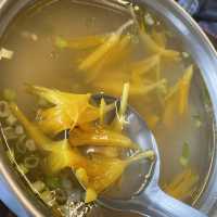 【台灣桃園 光明農場馬告磚窯雞】 櫻花樹下的烤雞名店