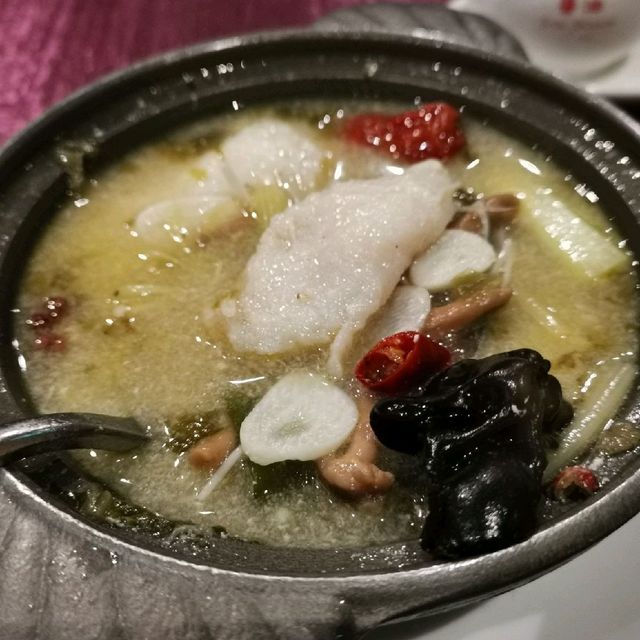 一次滿足川粵口味「明皇樓」……吃得到花椒味、嚐得到燒臘味