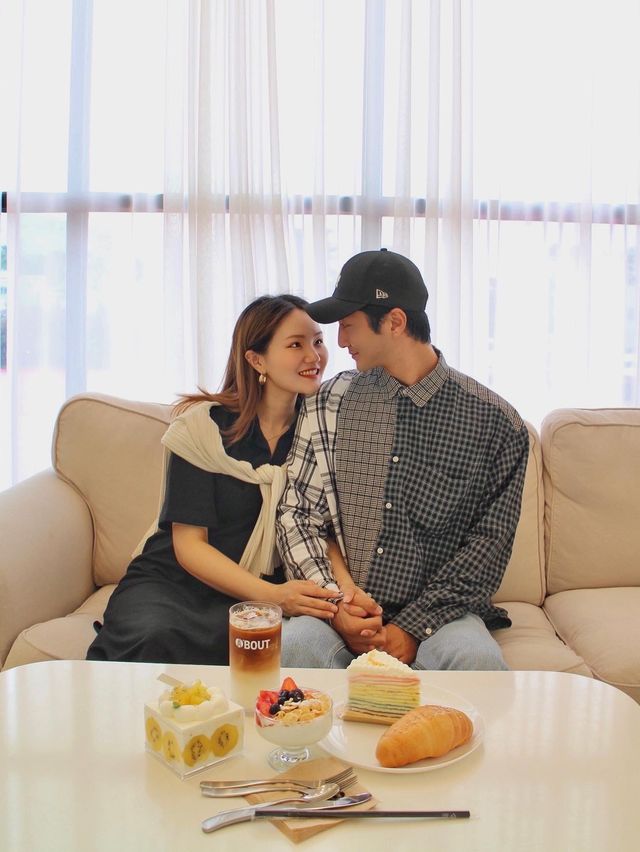 직접 만든 베이커리로 좌식 테이블까지 완벽한 대형카페 직접 만든 베이커리로 좌식 테이블까지 완벽한 대형카페