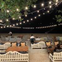 The glass house ร้านอาหารติดชายหาดวงศ์อมาตย์