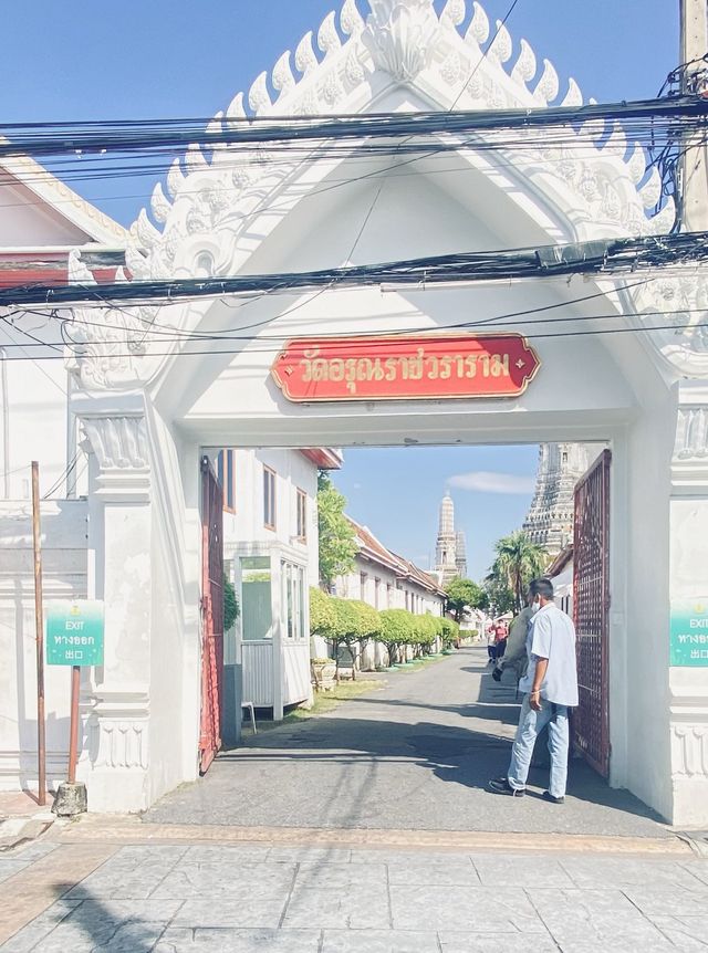 ทำบุญ ไหว้พระ | วัดอรุณราชวราราม | กรุงเทพมหานคร