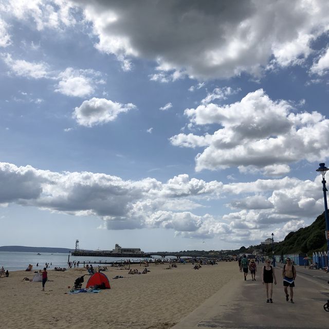 따뜻하다 못해 뜨거운 열기 현장, 본머스 비치🏖️