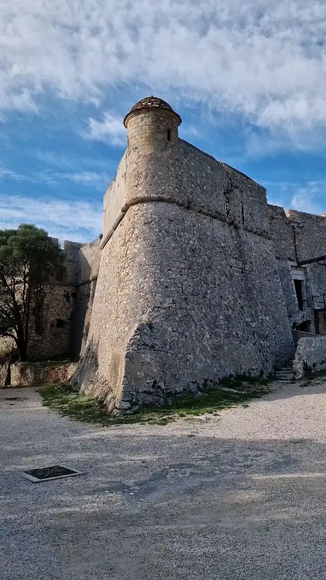 Beautiful views from Fort du Mont Alban