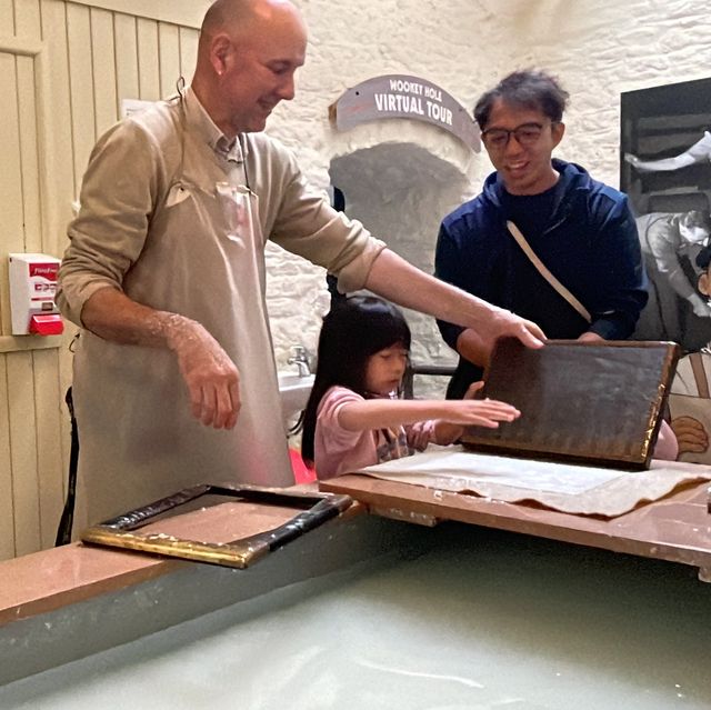 爬進英國的洞穴探險 爬進英國的洞穴探險