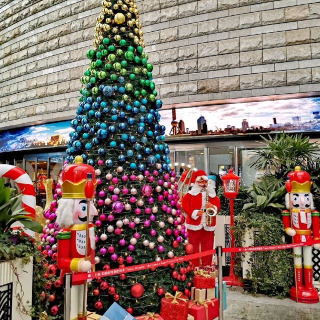 Christmas lights in Oriental pearl tower
