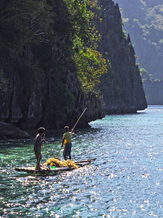 The most beautiful sea-to-lake in the Philippines, comparable to the Maldives in beauty.