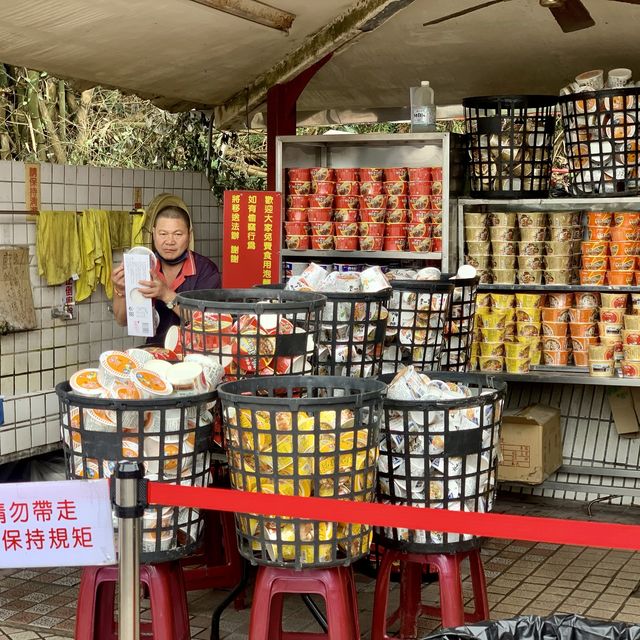 南投中寮｜只有這一間～泡麵土地公！泡麵是唯一供品～