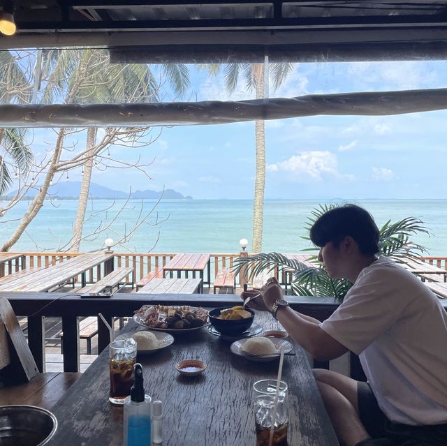 ขนอม ซีฟู๊ด อาหารทะเลสดๆริมทะเล สิชล