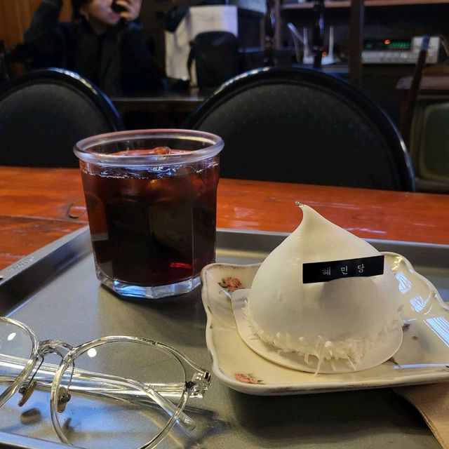역사와 함께하는 을지로 힙한카페, 커피한약방