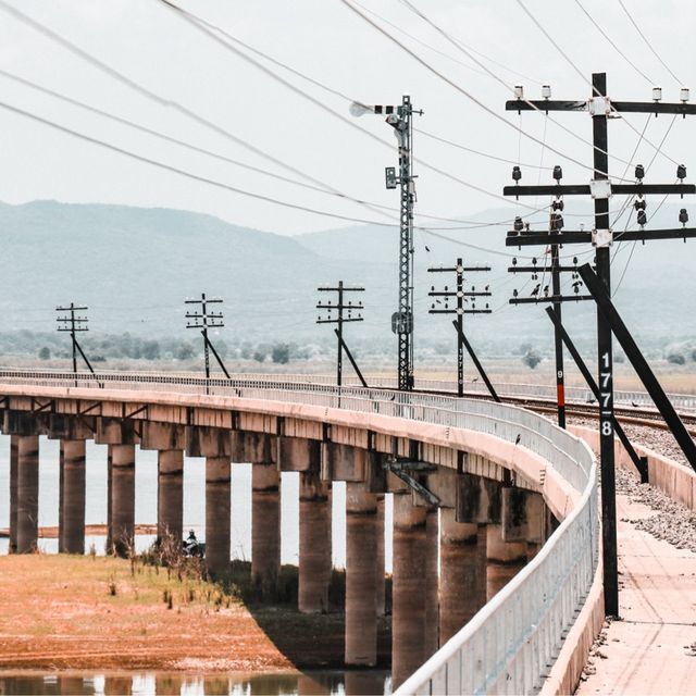 สะพานรถไฟโคกสลุง จ.ลพบุรี ถ่ายรูปชิคๆ 