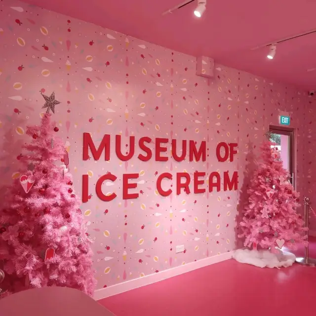 Pink experience with ice cream