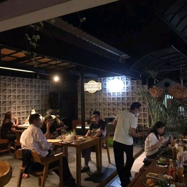 Pilar Kayu Resto
