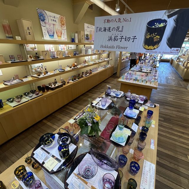 和硝子細工の「北一硝子　和のフロア」