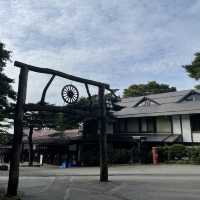 秋風に吹かれて黄昏れる