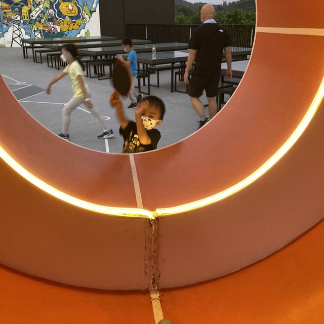 《全港首個以電力⚡️為主題遊樂場》