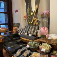 【大阪府】歴史的建造物にある人気スイーツ店へ！