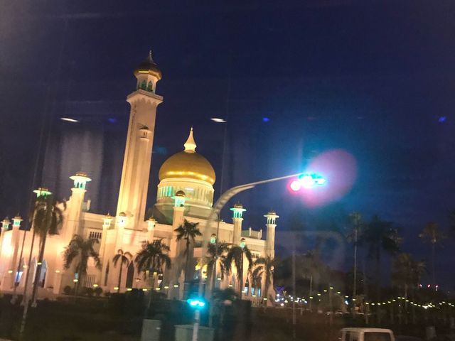 汶萊另一金碧輝煌清真寺