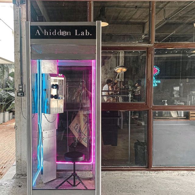 A Hidden Lab Cafe