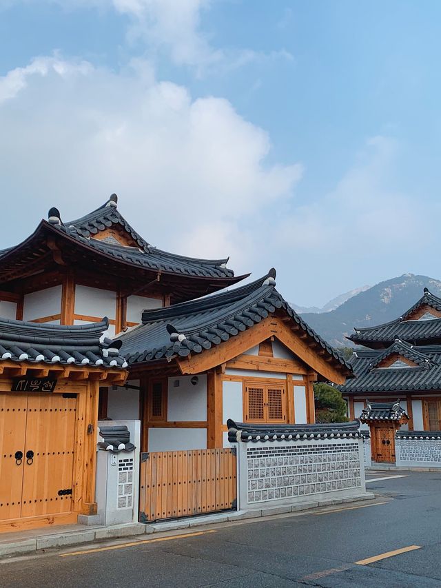 북한산과 한옥마을이 내려다보이는 "1인1잔" 카페