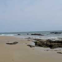 เดินตากลม ชมทะเล ที่หาดแม่รำพึง
