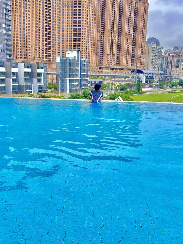 a day at the pool side 